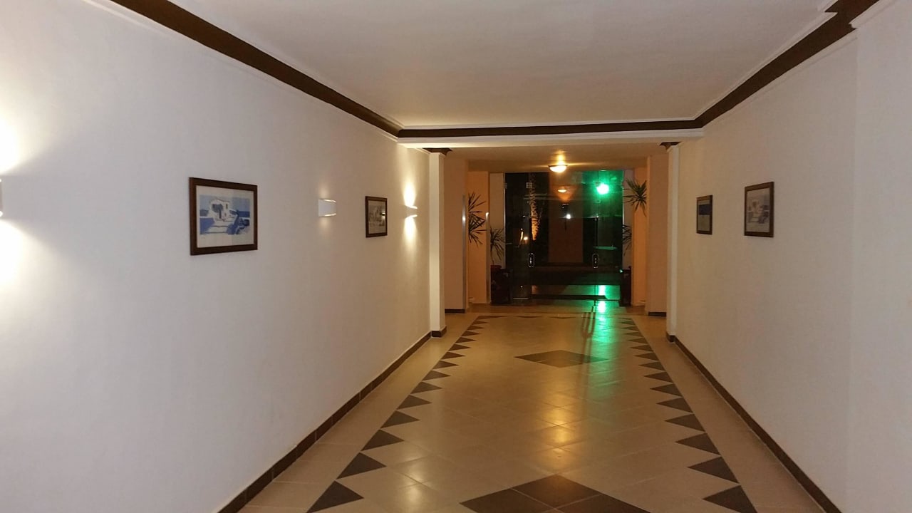 Flur Beach Albatros Resort