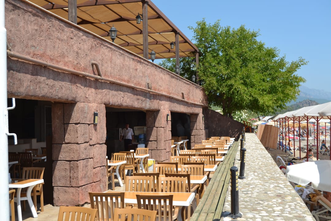 Снек-бар, правее дискоктека и второй этаж а-ля карт Armas Gül Beach