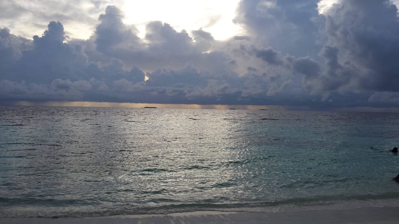 Dunkle Wolken Bandos Maldives