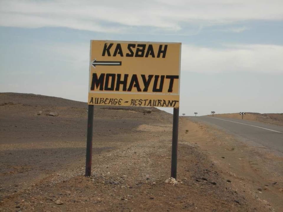 Bei dem Schild abbiegen dann noch 2 Km gute Piste Hotel Kasbah Mohayut
