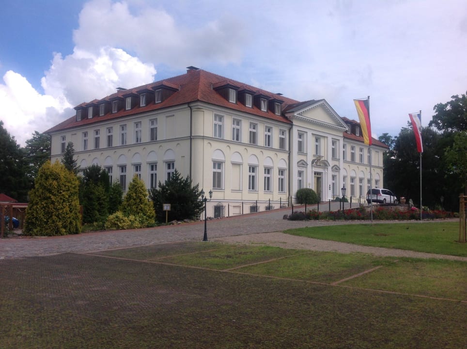 Schlossgebäude Seeschloss Schorssow