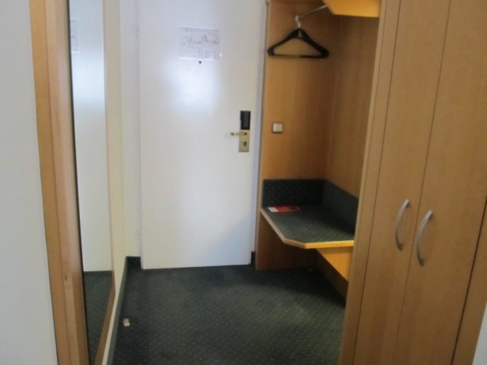 Zimmereingangsbereich Hotel Panorama Hamburg-Billstedt