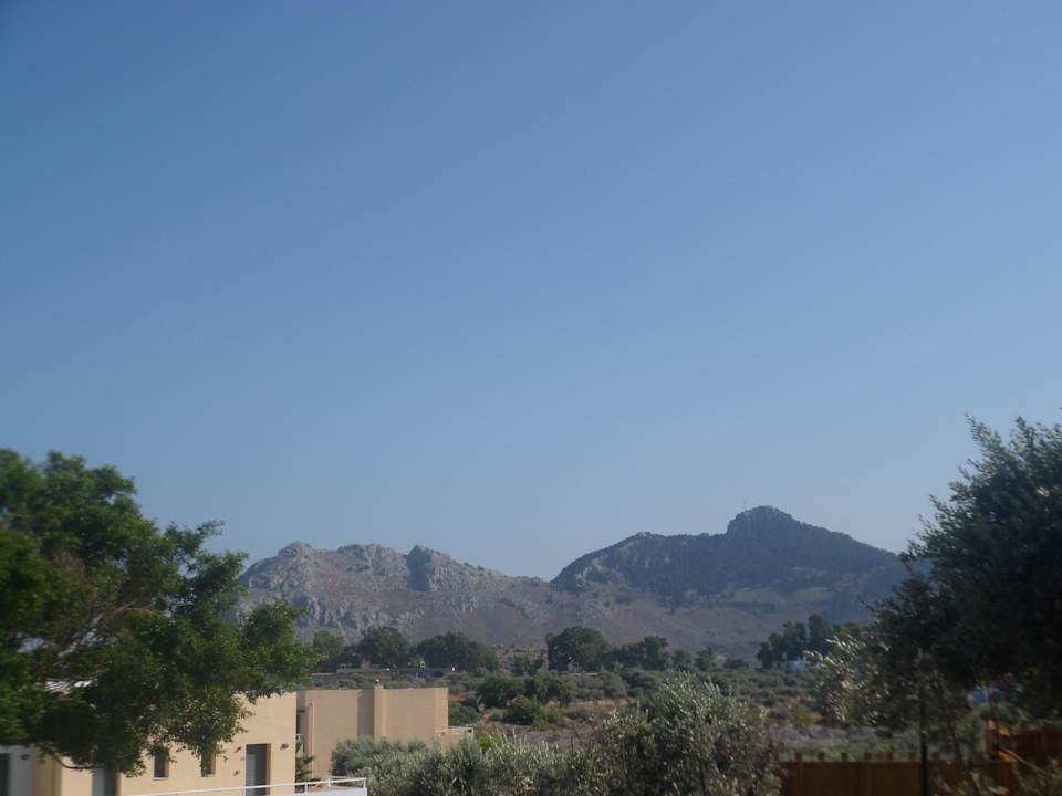 Bergblick von unserem Zimmer Atlantica Mikri Poli Rhodes