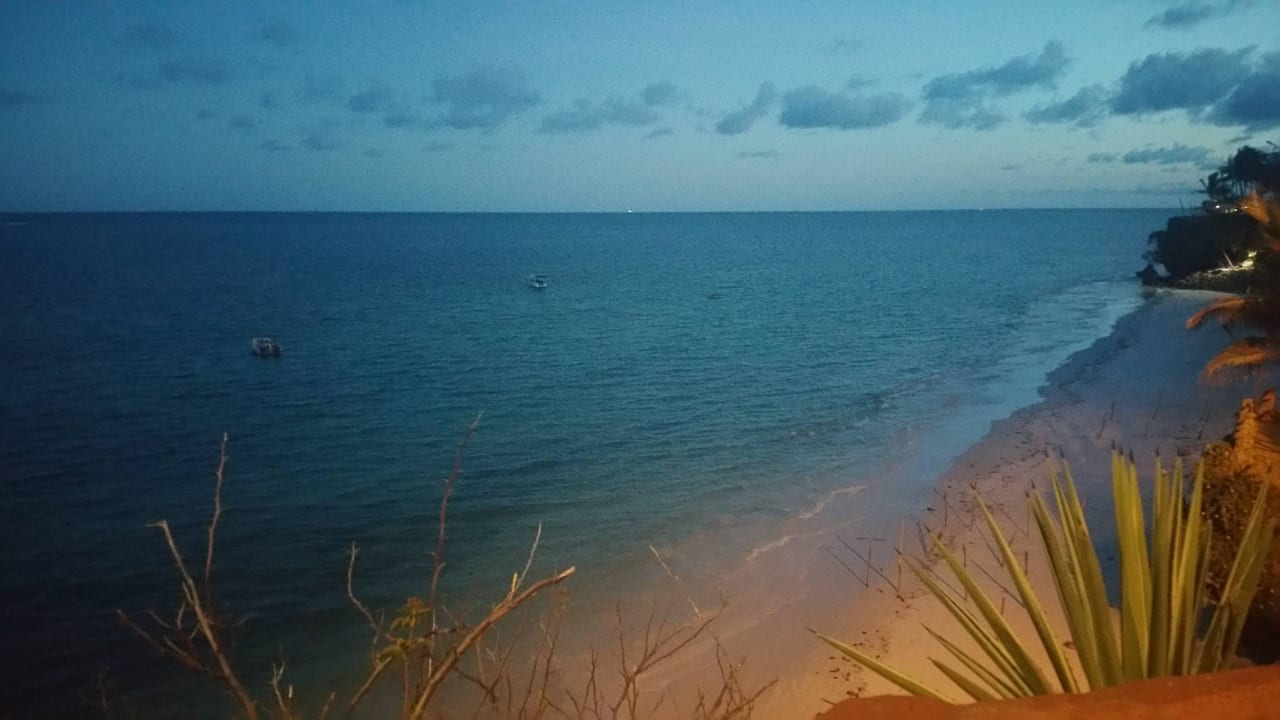 Am Abend Bahari Beach Hotel