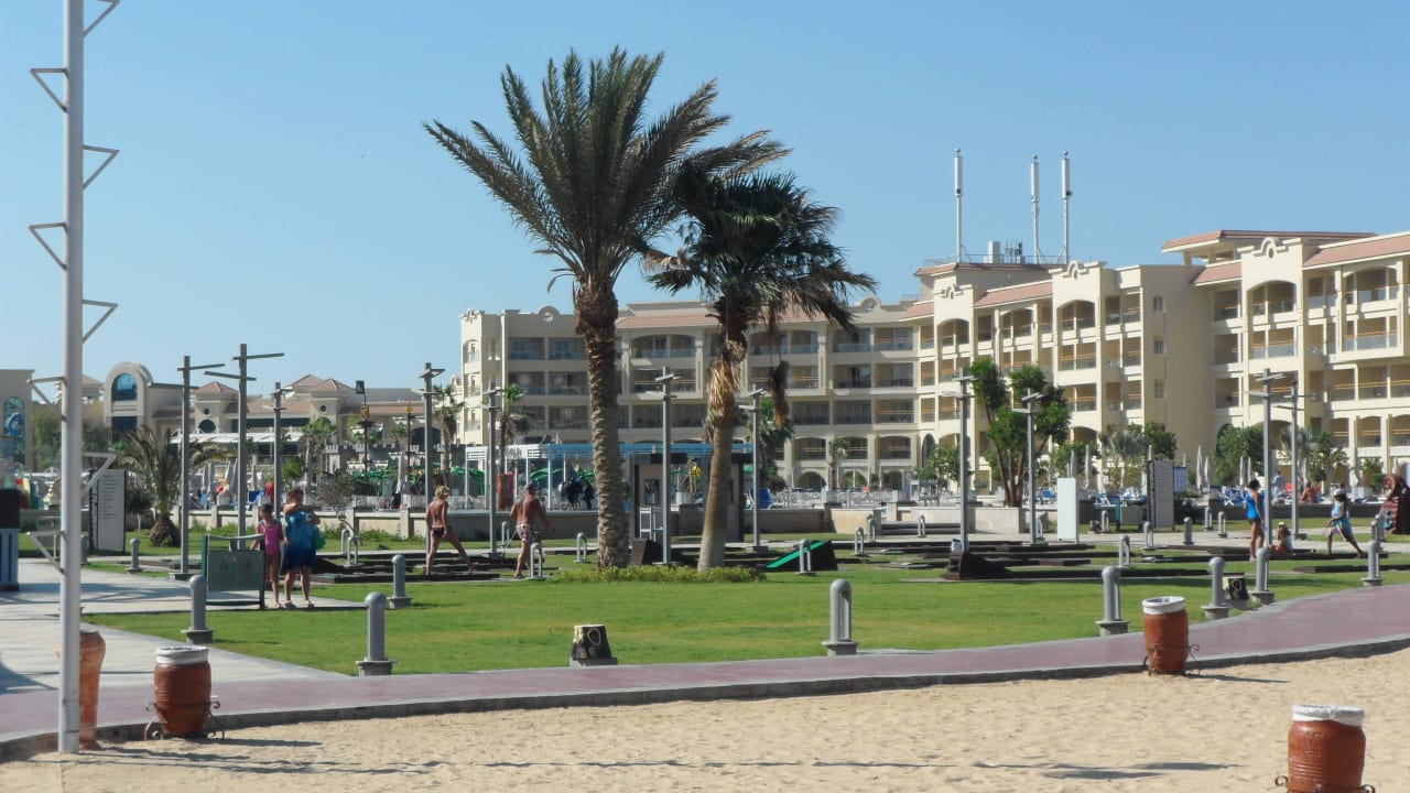 Sicht vom Strand Richtung Pool Pickalbatros White Beach Resort - Hurghada