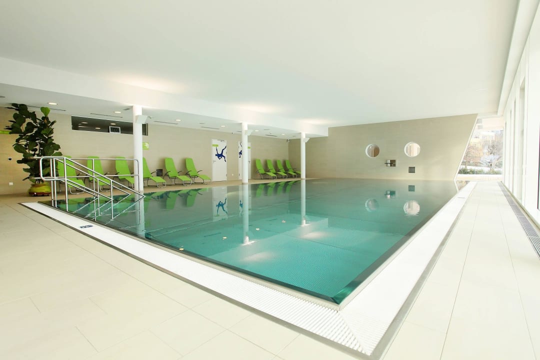 14 Meter Becken mit Gegenstromanlage Hotel Royal X