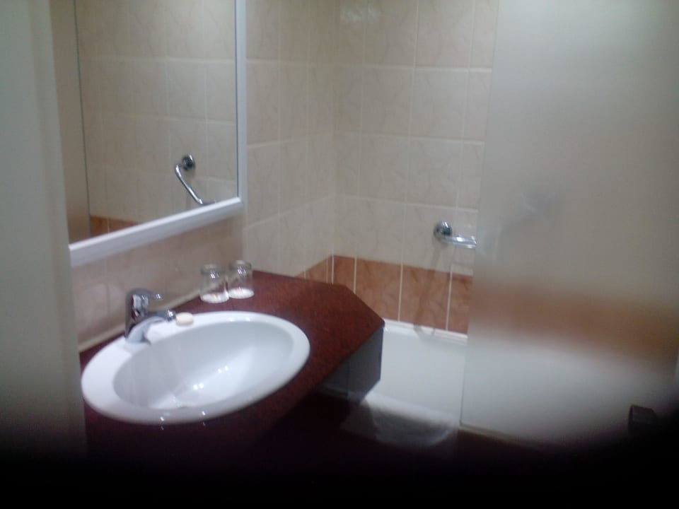 Bad etwas altmodisch, aber sauber! Asterias Beach