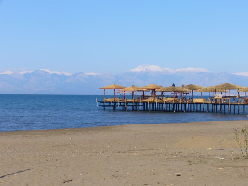 Schneeberge vom Strand aus zu sehen Voyage Belek Golf & Spa