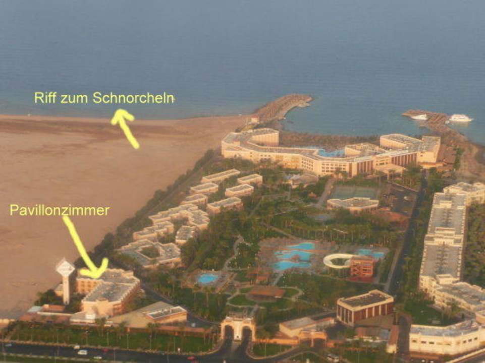 Das Hotel vom Flugzeug aus Beach Albatros Resort