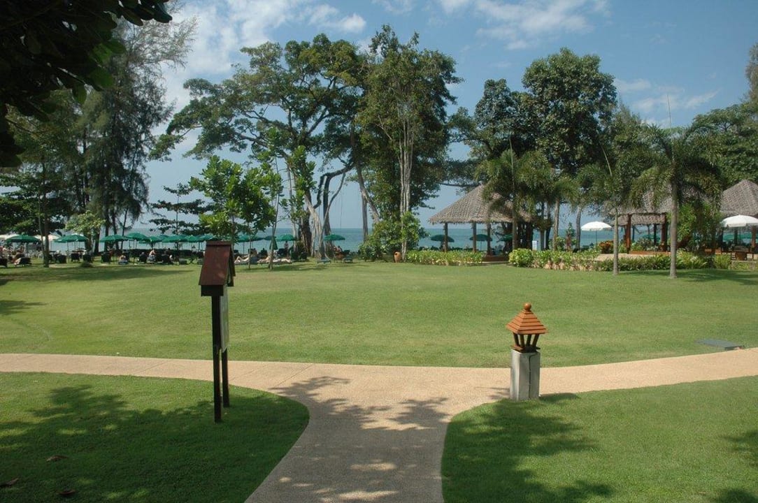 Weg zur Liegewiese, Strand Khao Lak Merlin Resort
