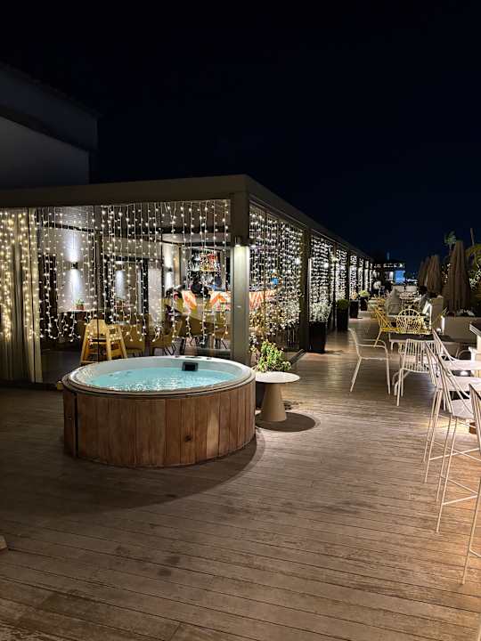 Pool Brown Acropol, a member of Brown Hotels