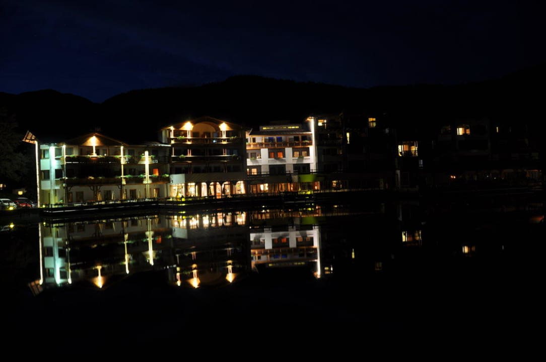 Das Hotel Lido Ehrenburgerhof bei Nacht Falkensteiner Family Resort Lido