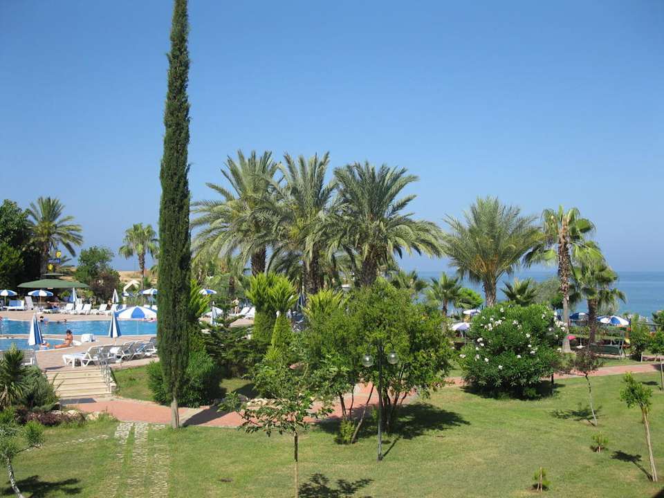 Pool und Gartenanlage von Block D Lonicera Resort & Spa Hotel