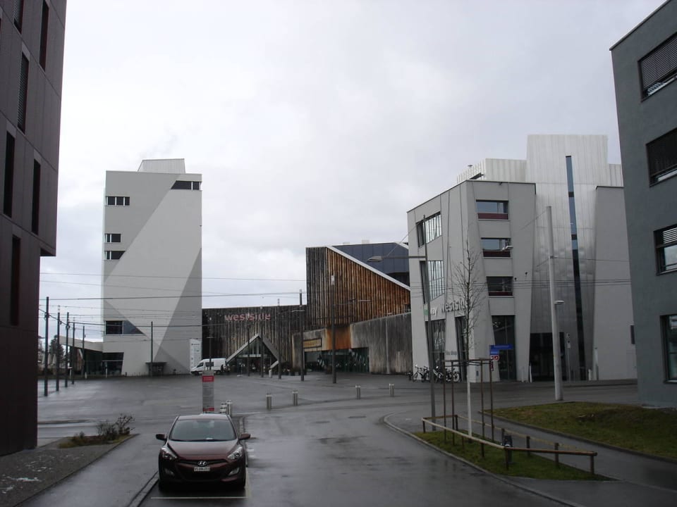 Blick zum Hotel Holiday Inn Bern - Westside