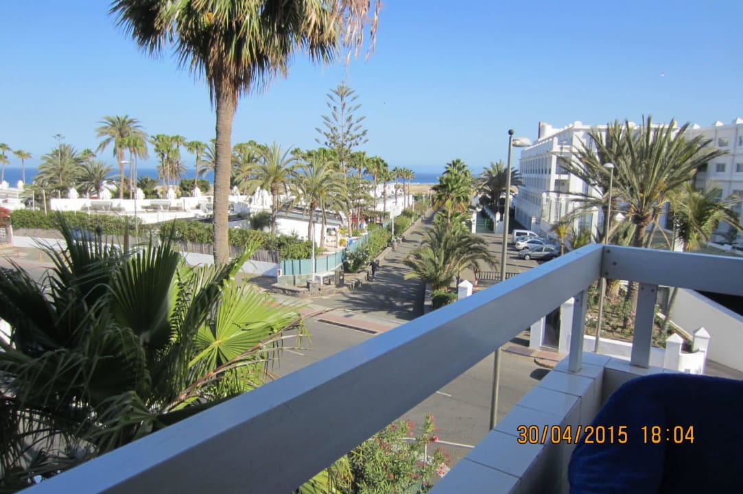 Blick vom Balkon, 4. Etage, zum Strand Apartamentos Los Aguacates