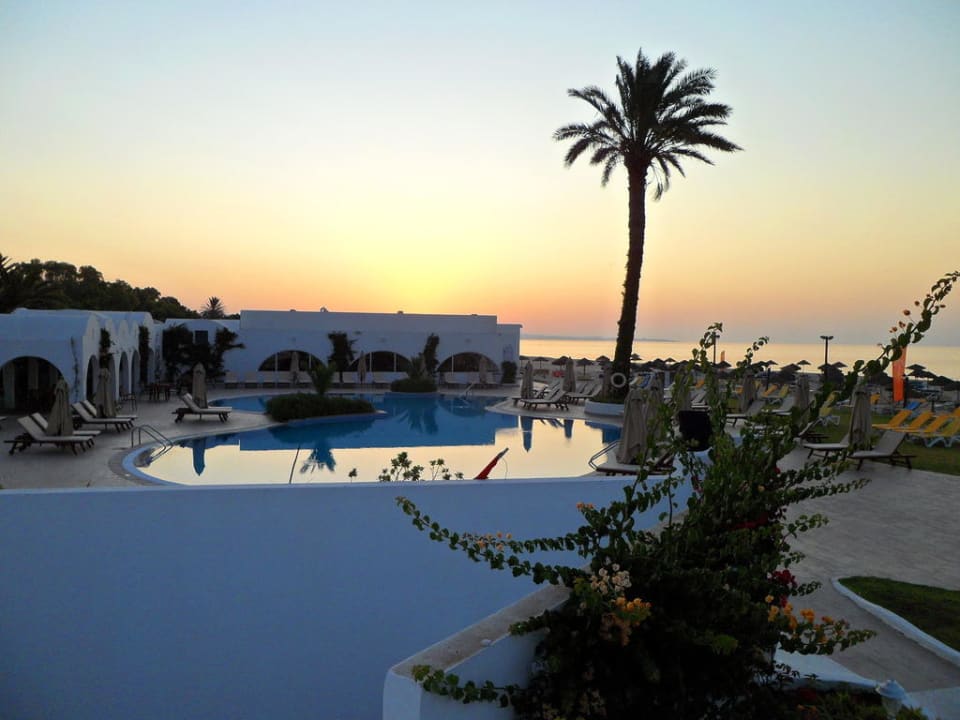 Poolanlage am Morgen Club Salammbô Hammamet