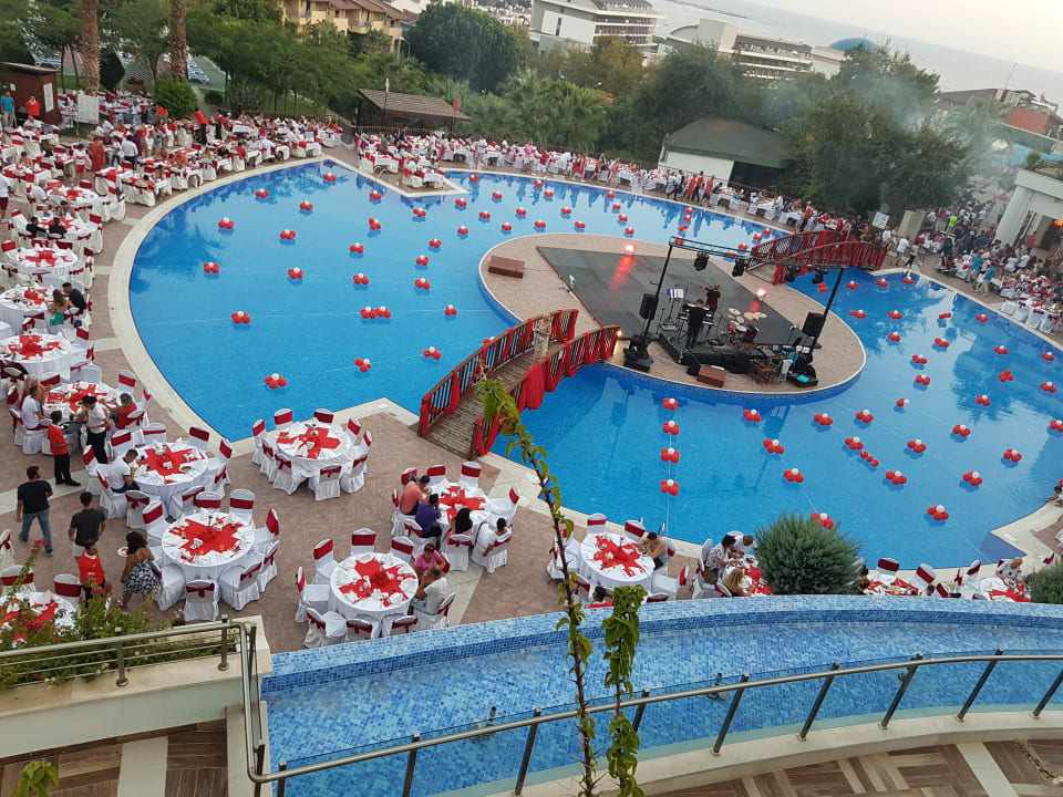 Pool Side Prenses Resort & Spa