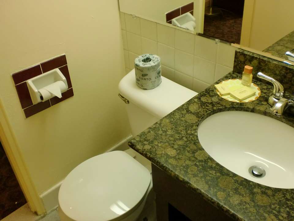 Bad Days Inn Roosevelt Boulevard