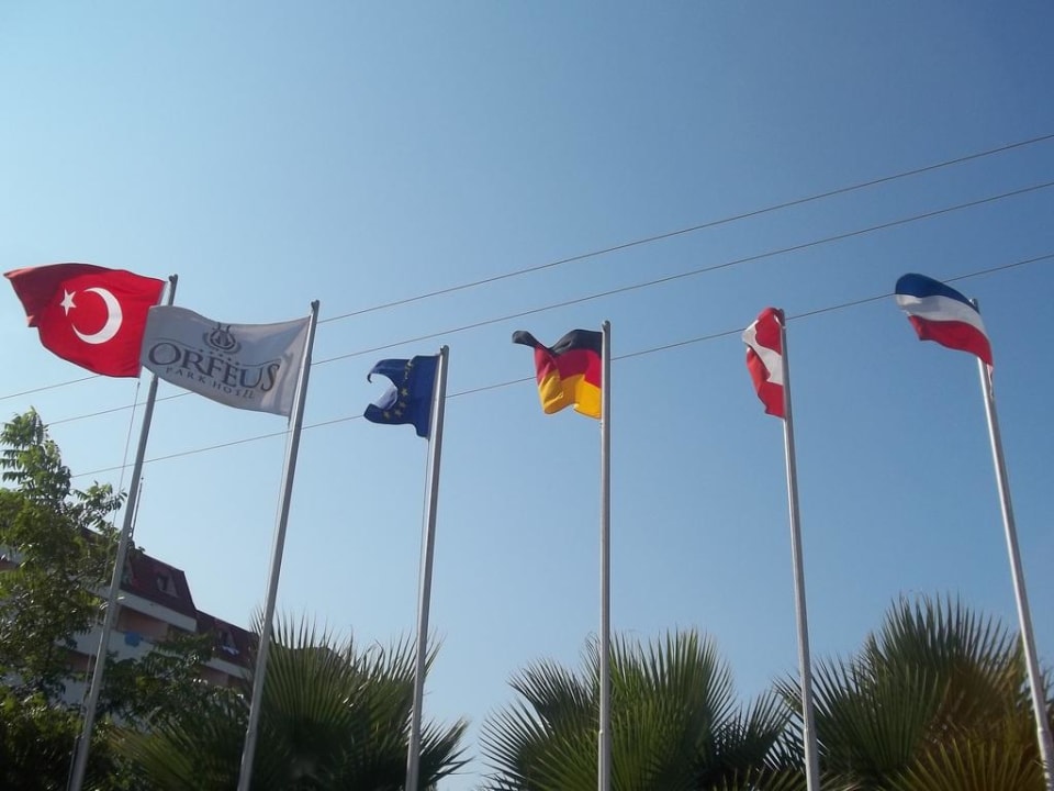 Vor dem Hotel Hotel Orfeus Park