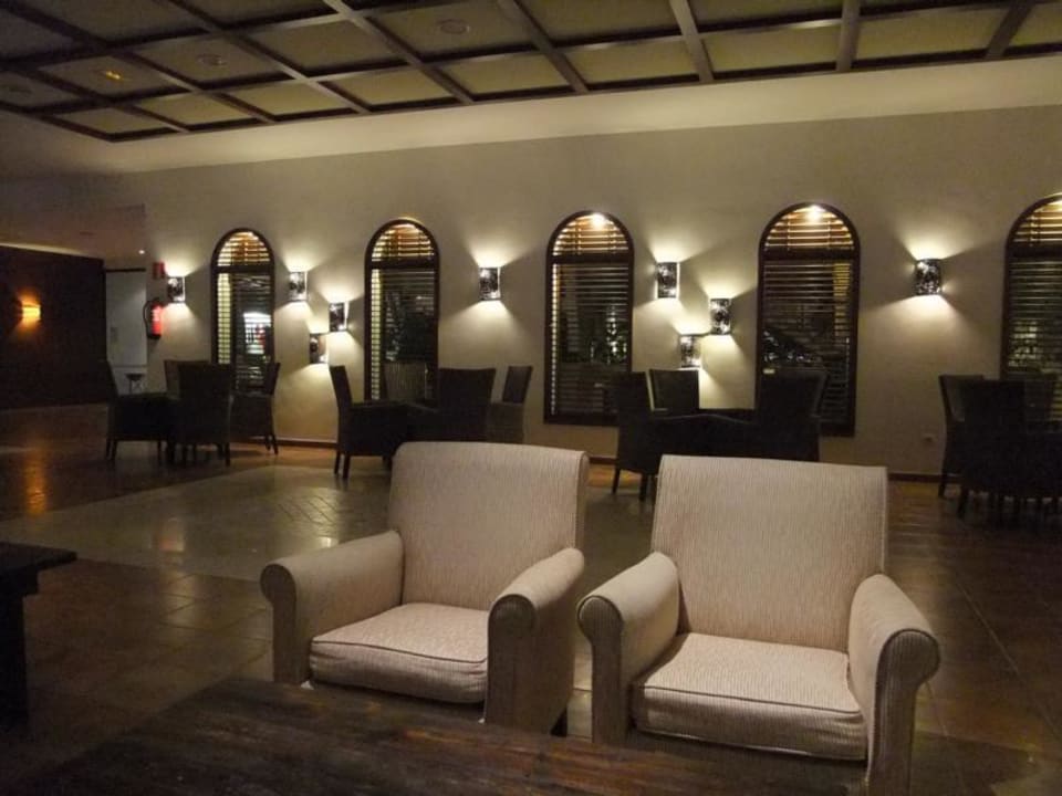 Aufenthaltsbereich im EG Hotel Costa Calero