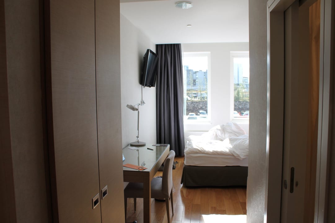 Standard-Zimmer - Blick ins Zimmer Hilton Reykjavik Nordica