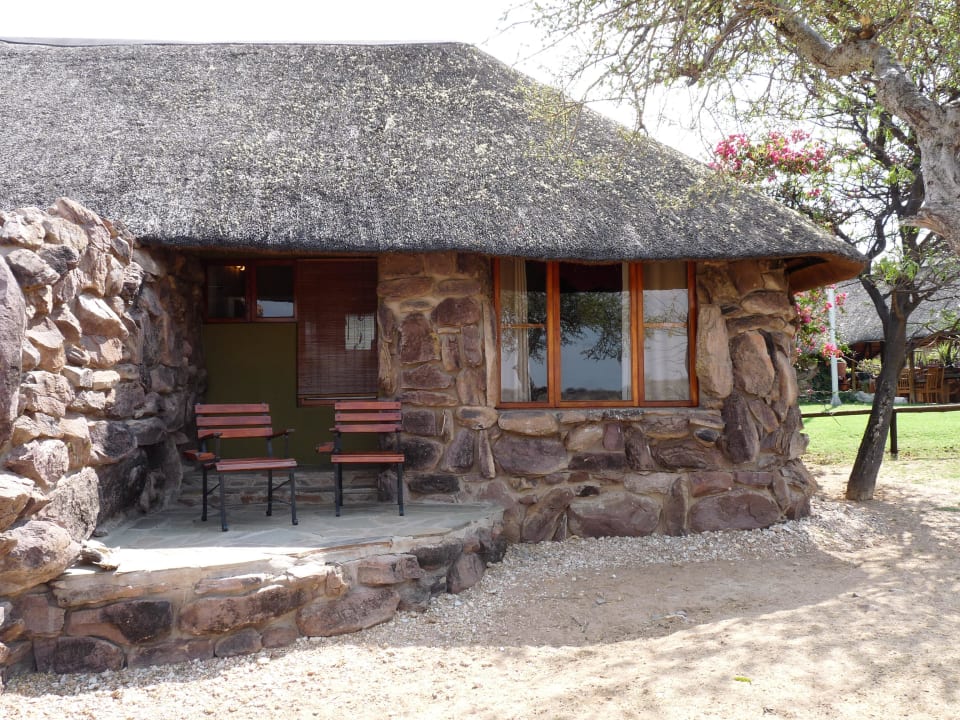 Die kleine Terrasse Kalahari Bush Breaks Lodge
