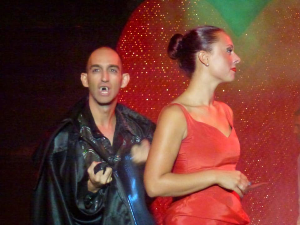 Tanzshow Kamelya Aishen Club