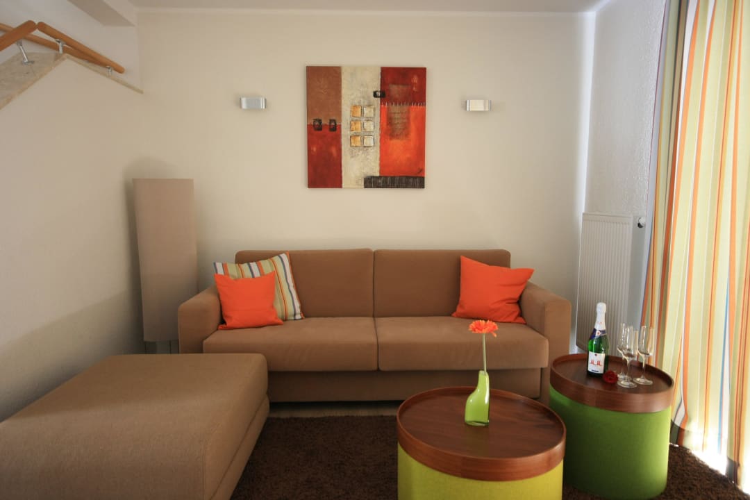 Gemütliche Sitzecke im Wohnzimmer Feriendorf Robbenplate Haus Nr. 8