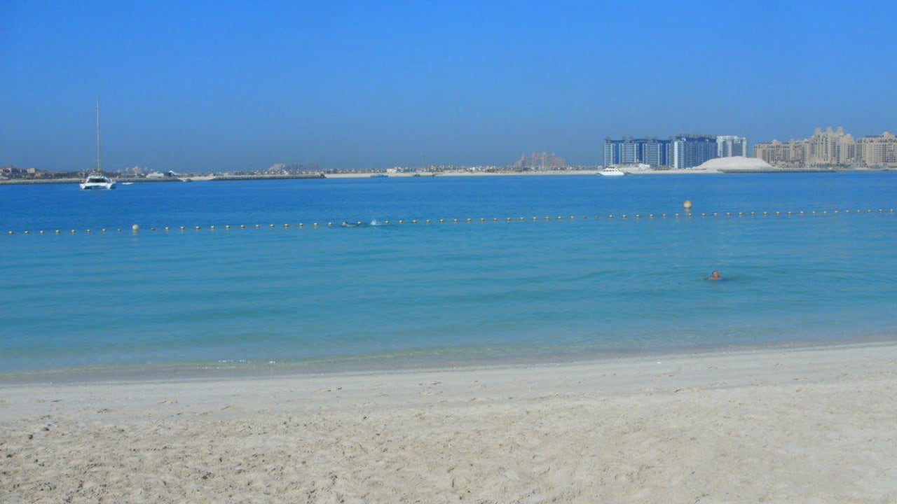Strand mit Blick auf "The Palm Jumeirah" The Westin Dubai Mina Seyahi Beach Resort & Marina