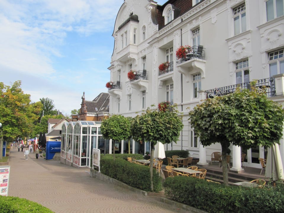 Hotel von der Straßenansicht Göbel's Hotel Quellenhof