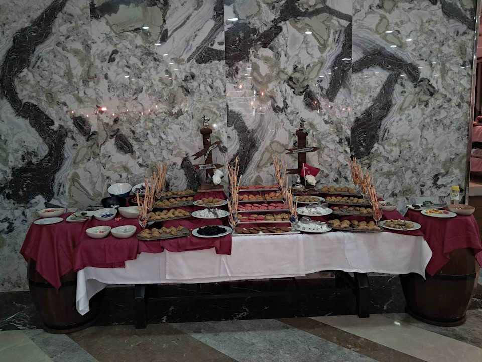 Gastro Saturn Palace Resort Hotel