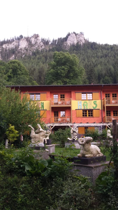 Blick auf das Milanhaus  Kinderhotel Appelhof