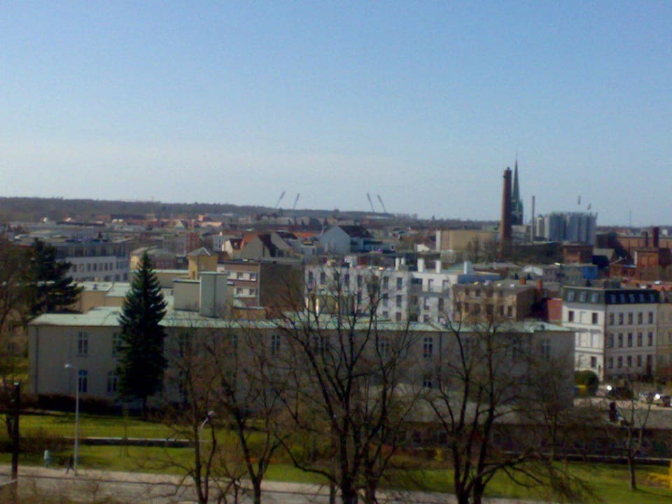 DKB-Arena im Hintergrund ScanHotels City Rostock