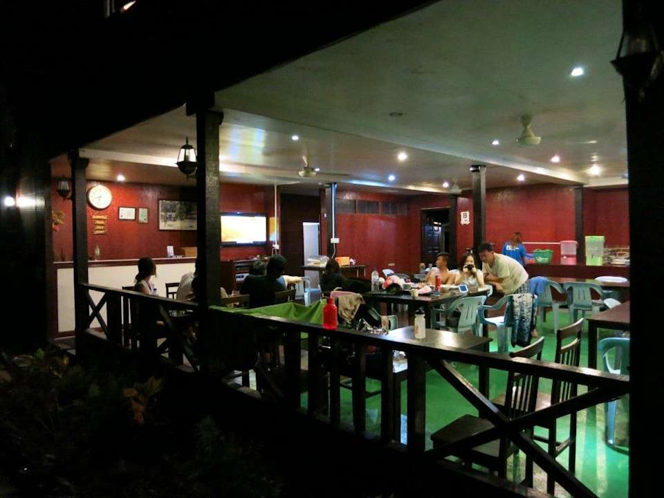 Essbereich mit TV Tenggol Island Beach Resort