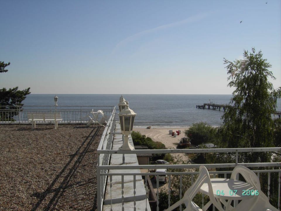 Terrasse Blick rechts Hotel am Fischerstrand