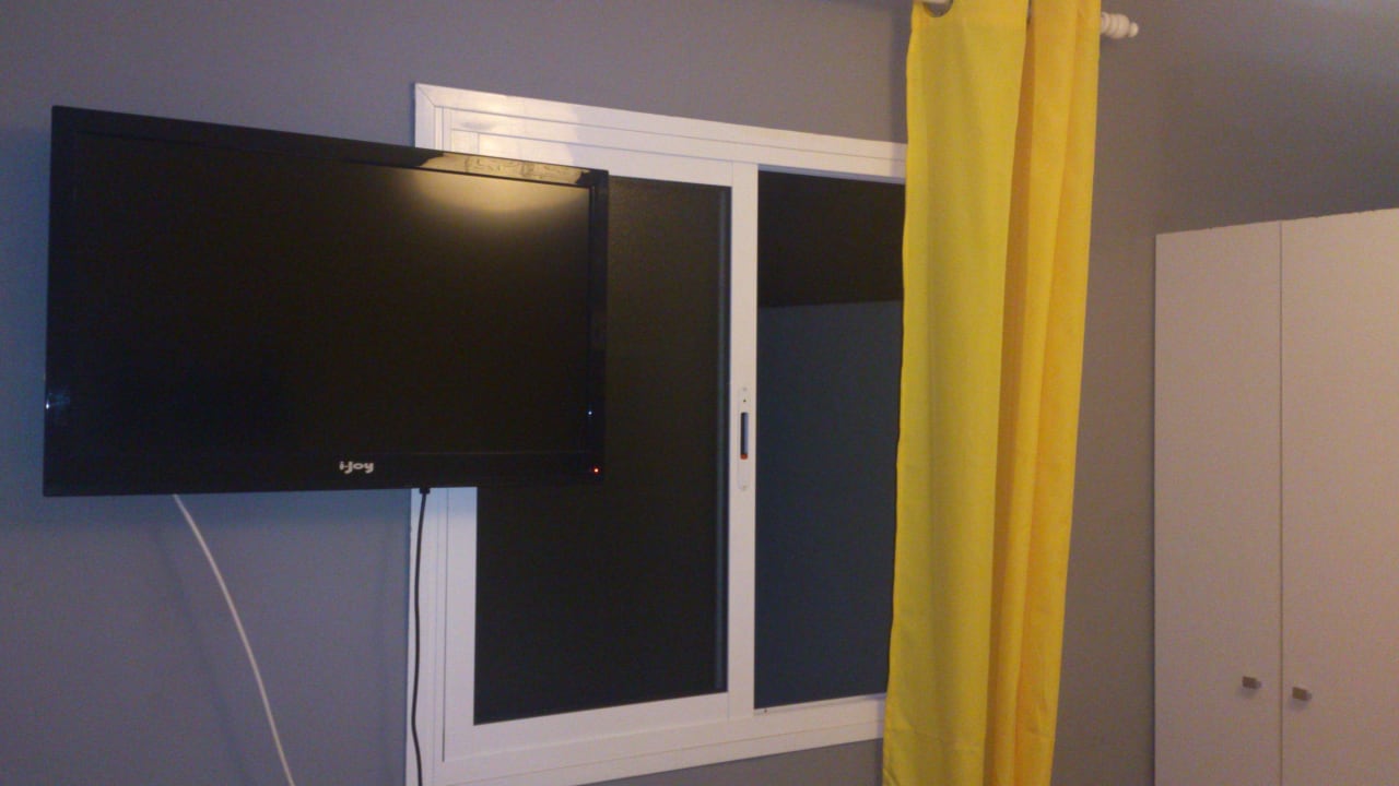 Телевизор и окно Hotel Bora Bora