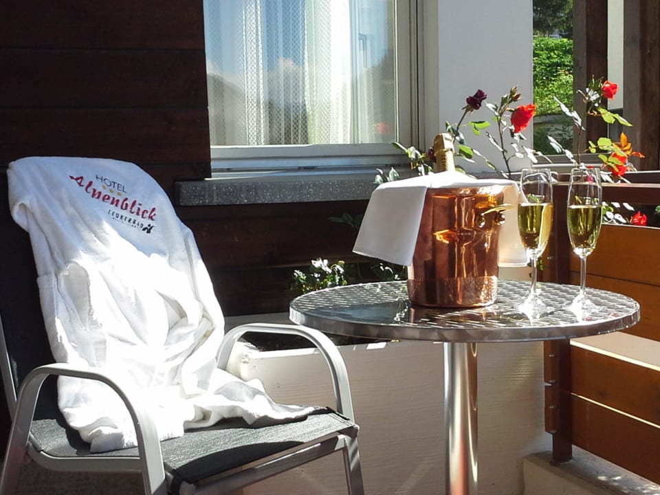 Zimmer Balkon Hotel Alpenblick Leukerbad-Therme