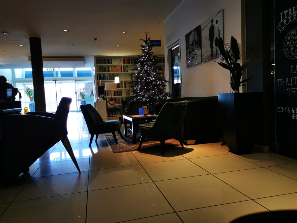 Lobby Hotel Oberhausen Neue Mitte affiliated by Meliá