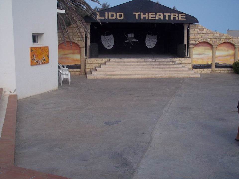 Hier finden Abends Shows statt Royal Lido Resort & Spa