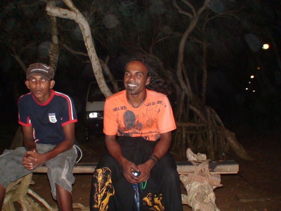 Abschiedsparty am Strand mit Putha (rechts) Thaala Bentota