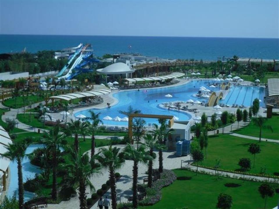 Poolanlage von oben Hotel Baia Lara
