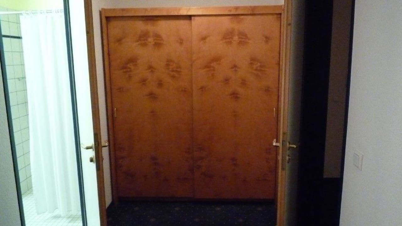 Schrank Victor's Residenz-Hotel Gummersbach