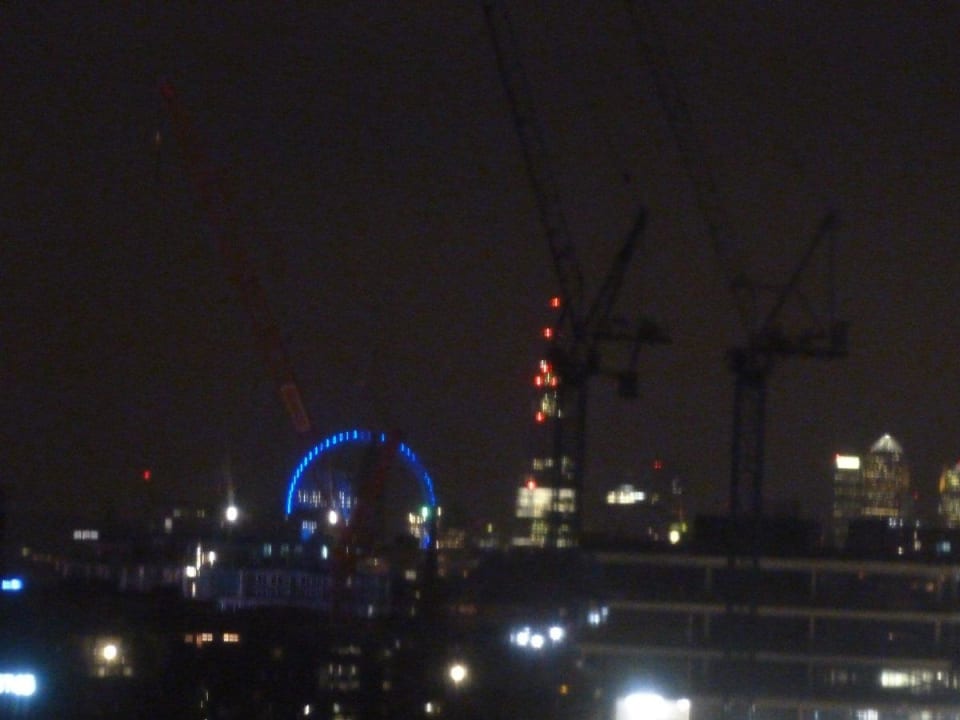 Ausblick bei Nacht zum London Eye Hotel Premier Inn London Hammersmith