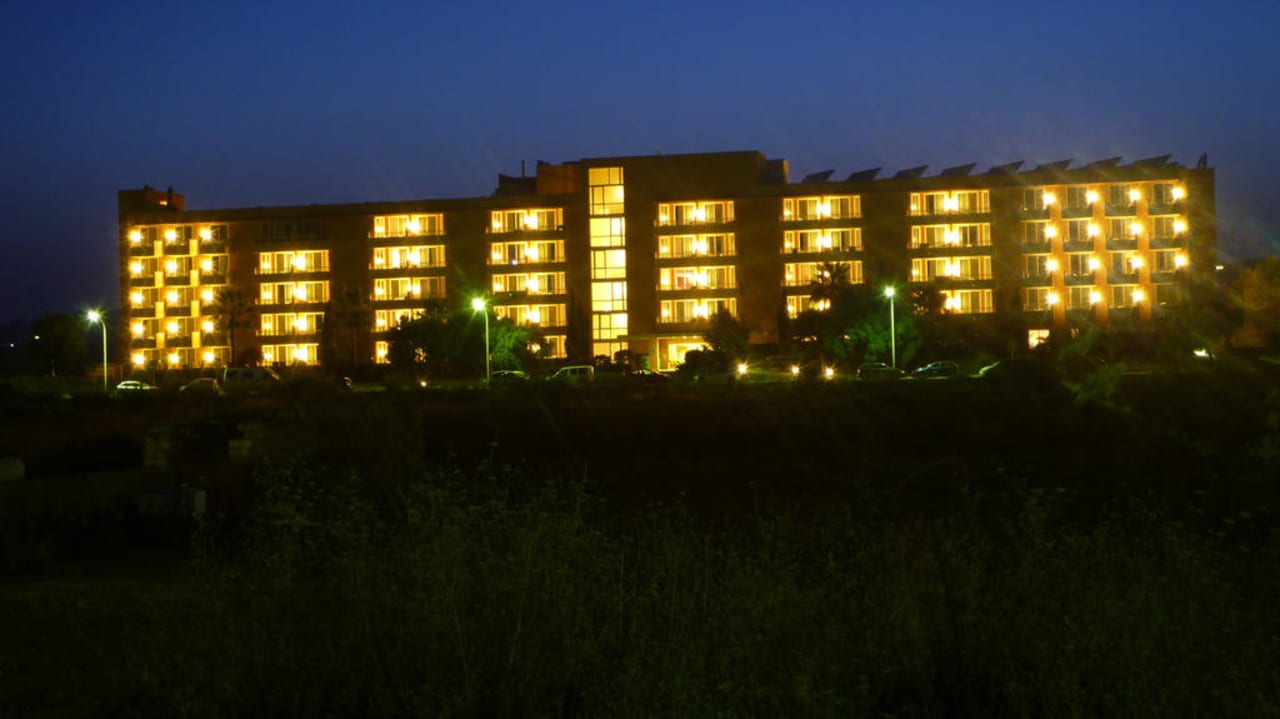 Hotel Garbi in der "Blauen Stunde" Garbí Cala Millor