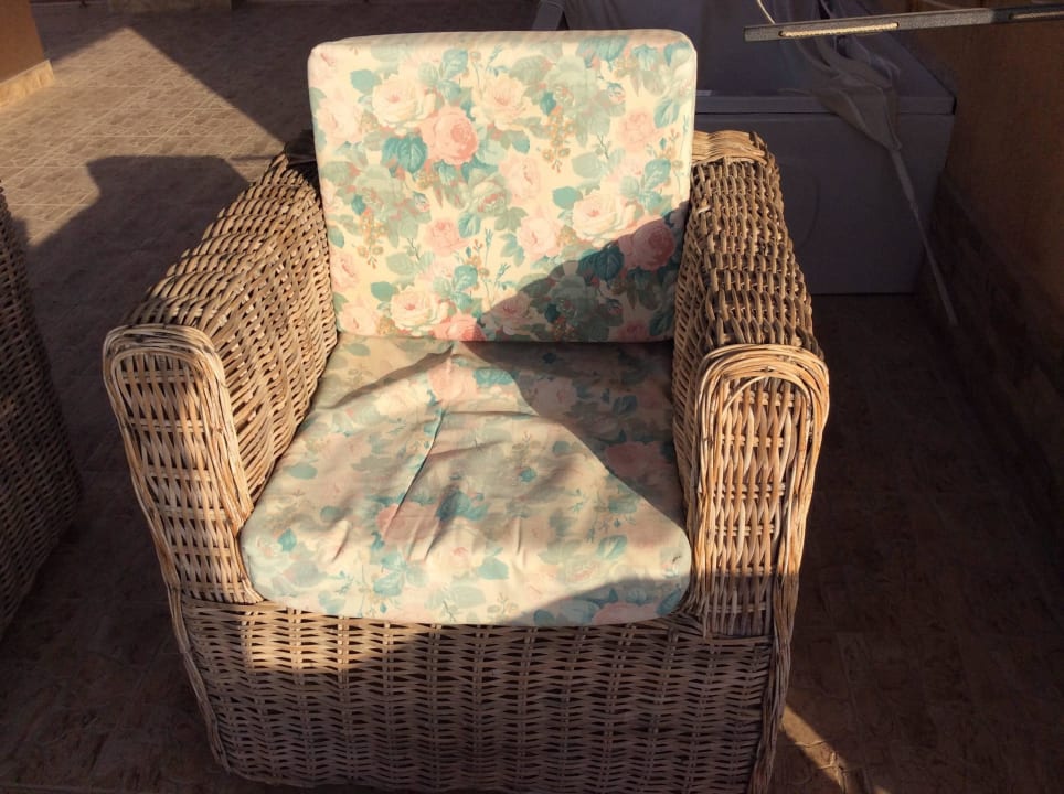 Dieses Möbelstück hat schon bessere Zeiten gesehen Shams Prestige Abu Soma-Adults Only