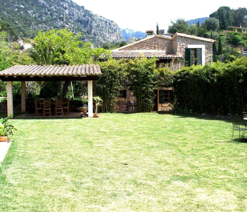 Der Garten vor dem Haus Hotel Son Escanelles - Valldemossa