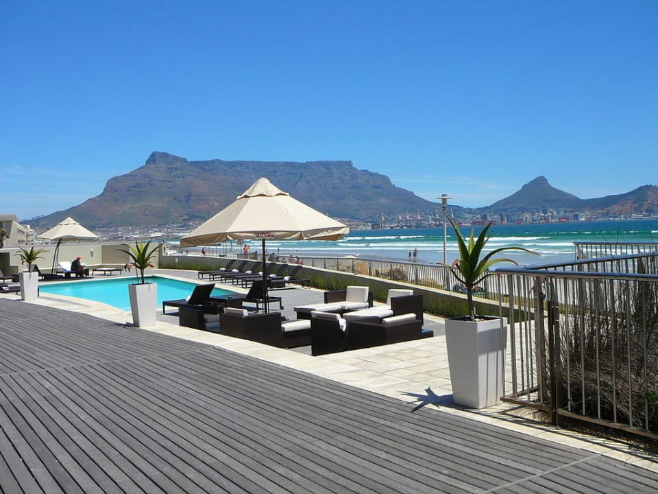 Pool & Sonnenterrasse Lagoon Beach  Hotel & Spa