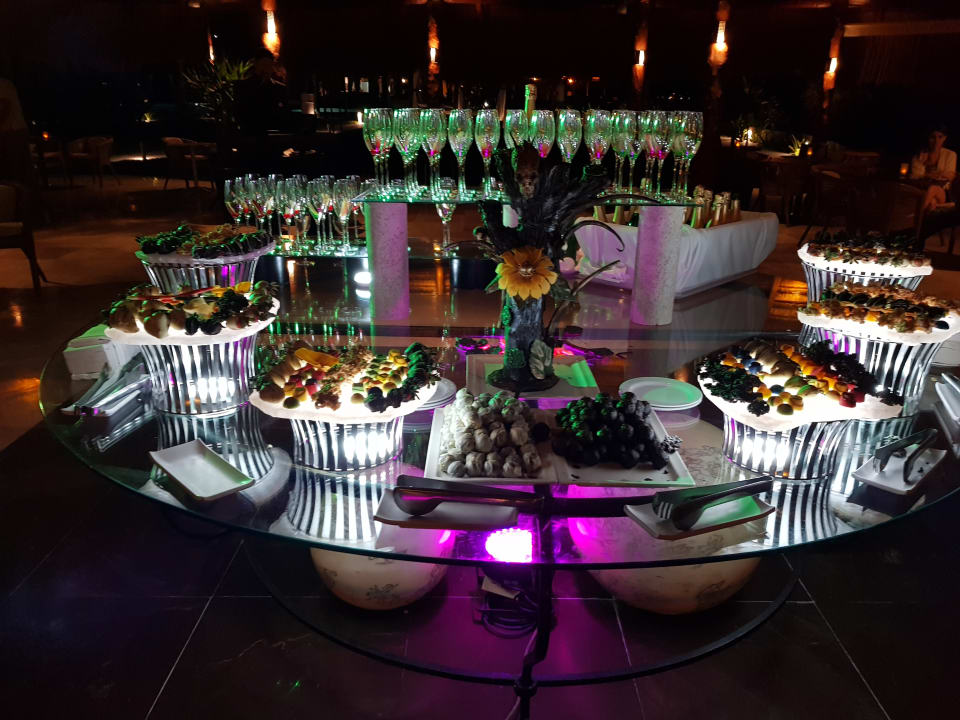 Pralinen und Sektbuffett im Hotel Akumal Bay Beach & Wellness Resort