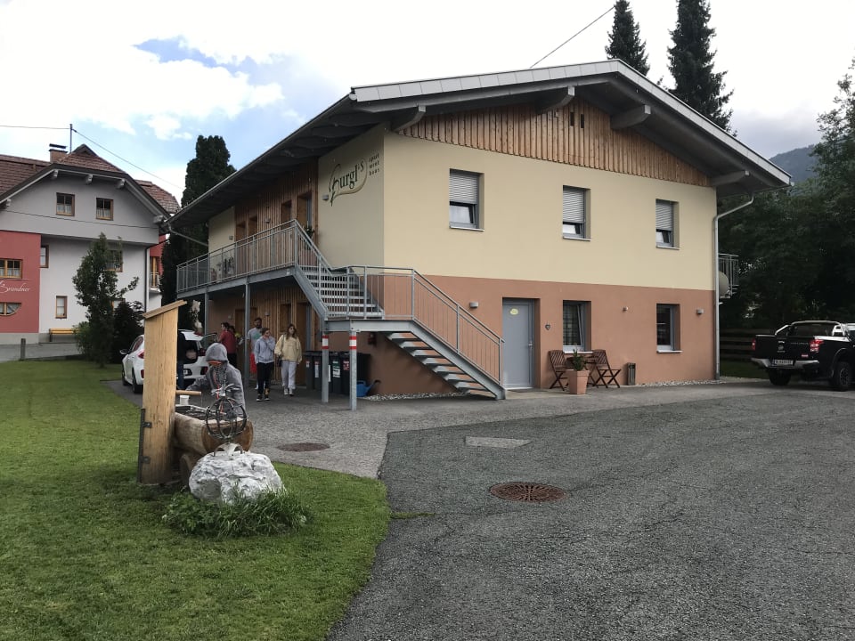 Außenansicht Burgl's Apartmenthaus Nassfeld in Kärnten