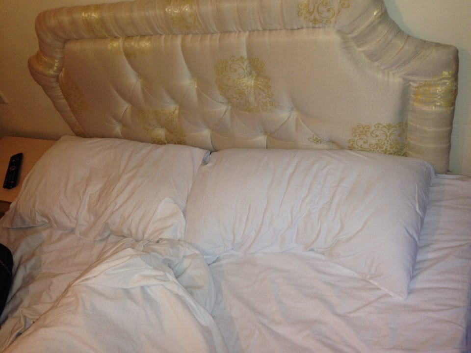 KingSizeBett ca.: 160cm breit und durchgelegen! Pacific Inn London Heathrow